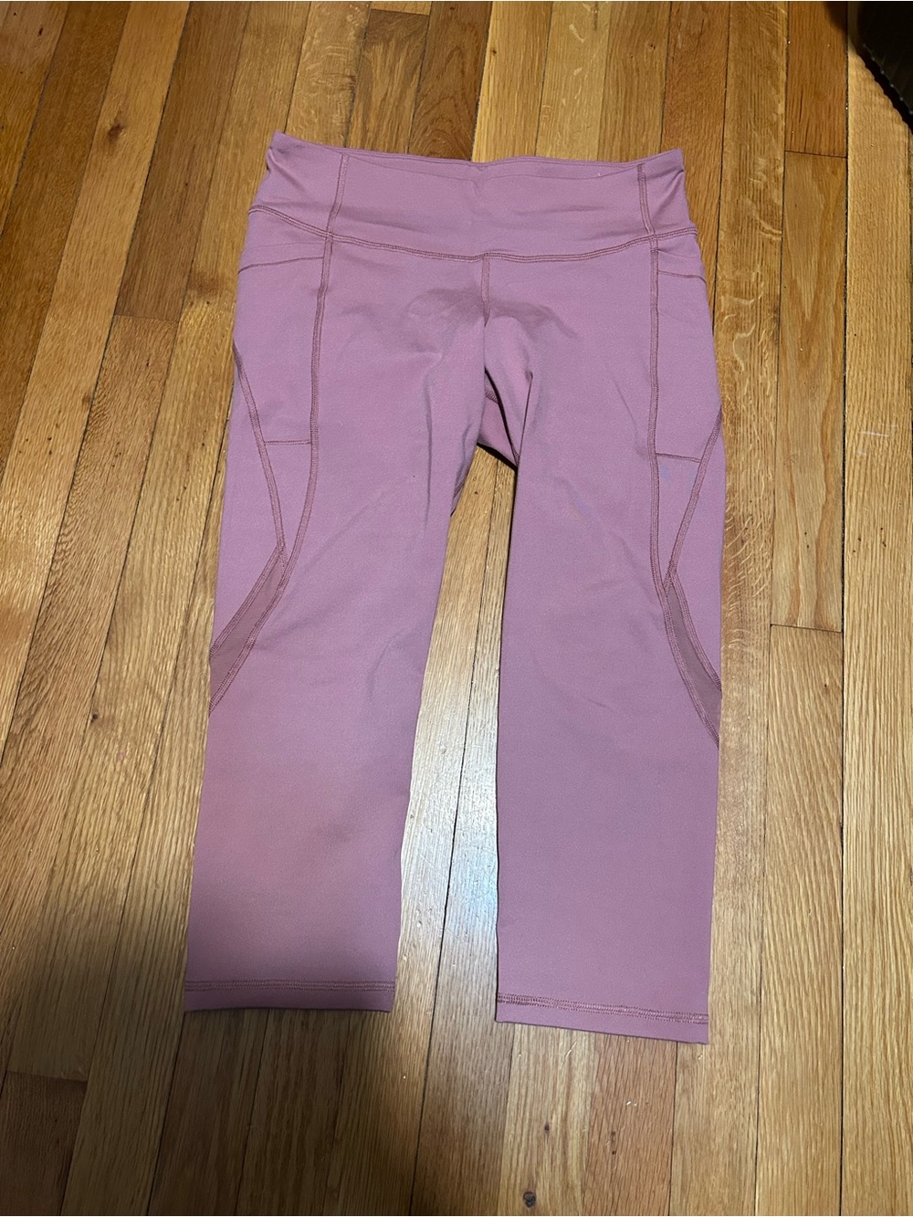 Old Navy Women’s Active Capri Leggings in Mauve Pink